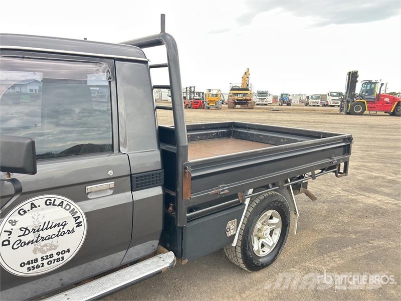 Toyota LandCruiser 79 Series GXL 4x4 Pickup Прочие фургоны