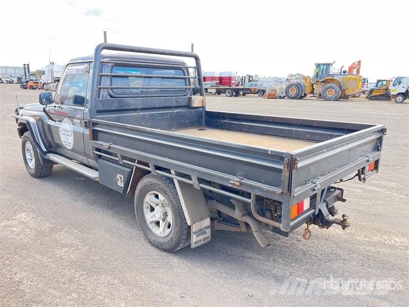 Toyota LandCruiser 79 Series GXL 4x4 Pickup Outros