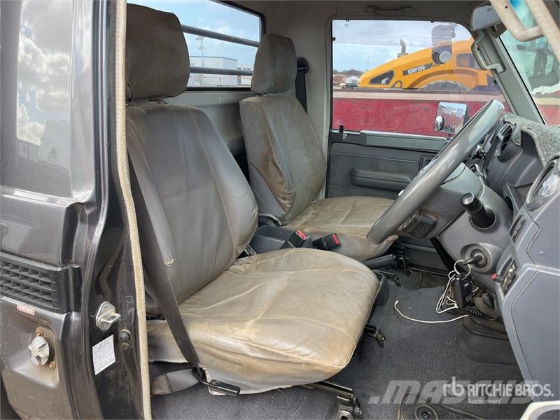 Toyota LandCruiser 79 Series GXL 4x4 Pickup Outros