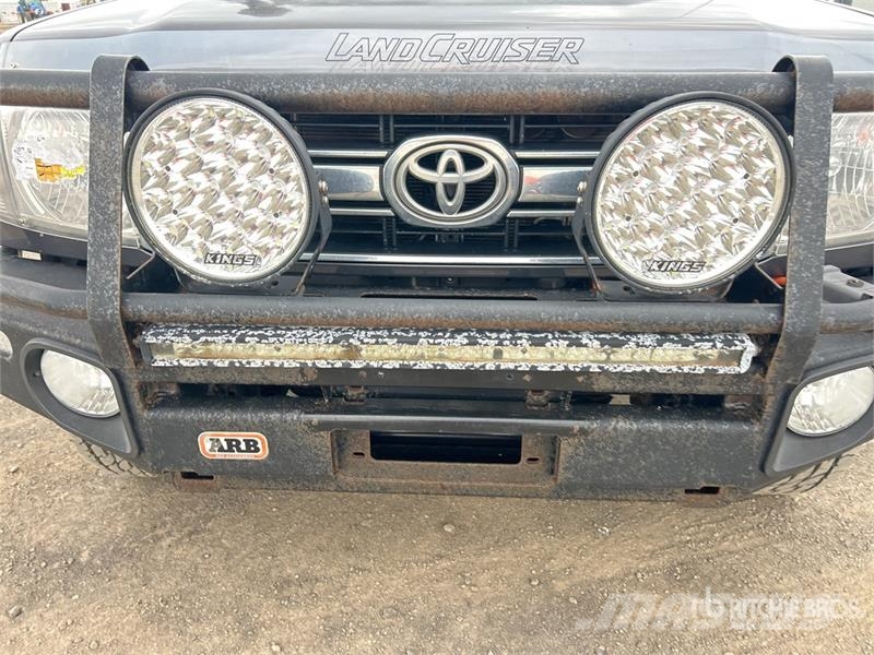 Toyota LandCruiser 79 Series GXL 4x4 Pickup Прочие фургоны