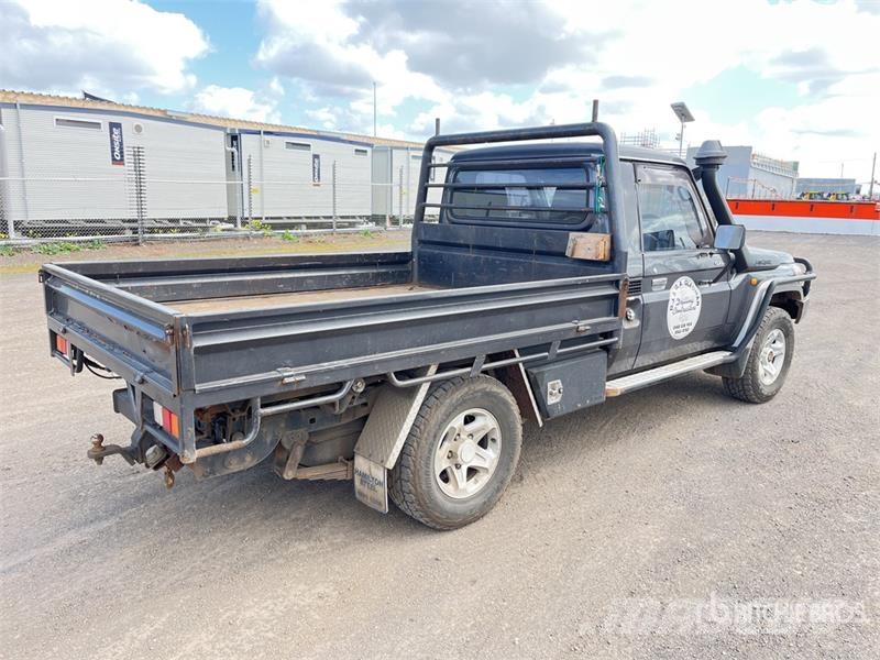 Toyota LandCruiser 79 Series GXL 4x4 Pickup Outros