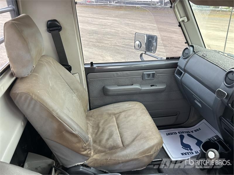 Toyota LandCruiser 79 Series GXL 4x4 Pickup Прочие фургоны