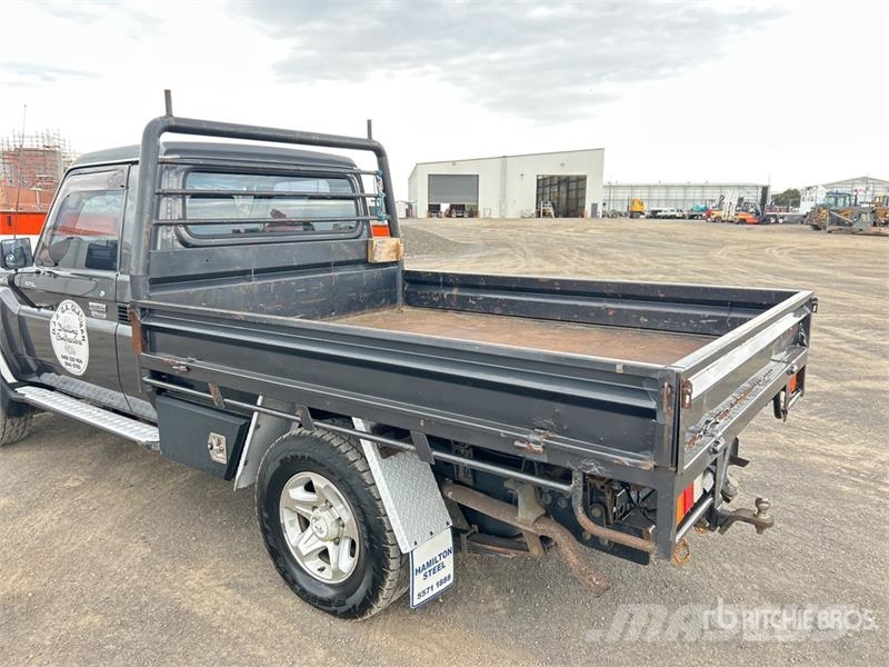 Toyota LandCruiser 79 Series GXL 4x4 Pickup Прочие фургоны