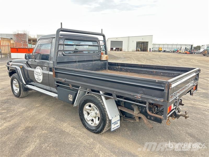 Toyota LandCruiser 79 Series GXL 4x4 Pickup Прочие фургоны