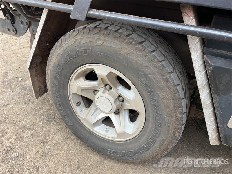 Toyota LandCruiser 79 Series GXL 4x4 Pickup Outros