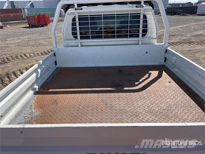 Toyota LandCruiser 79 Series 4x4 Dual Cab Pickup أخرى