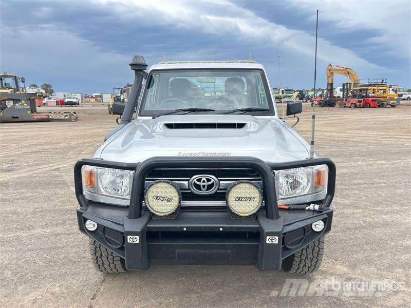 Toyota LandCruiser GXL 4x4 Pickup Прочие фургоны