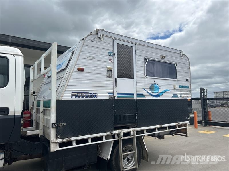 Truck mounted camper Egyéb pótkocsik