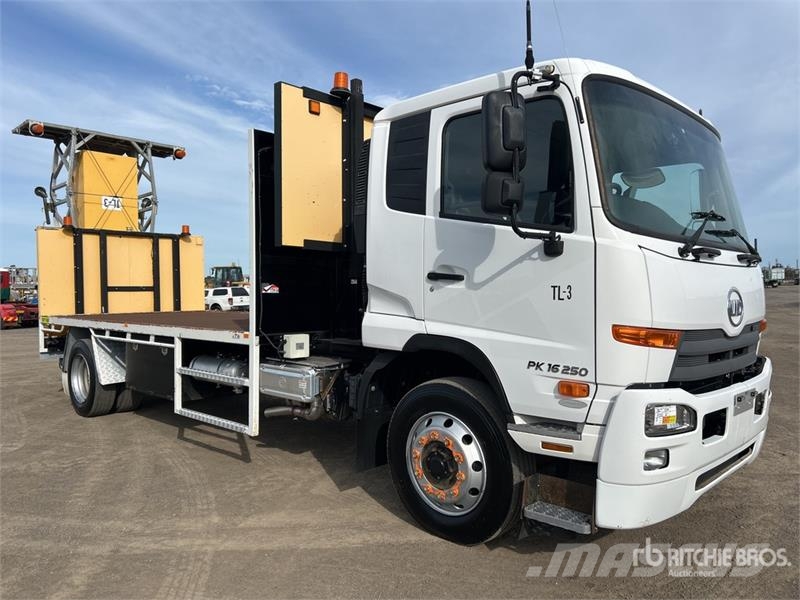 UD Condor PKC8E 4x2 Attenuator Truck Munitsipaalsõidukid