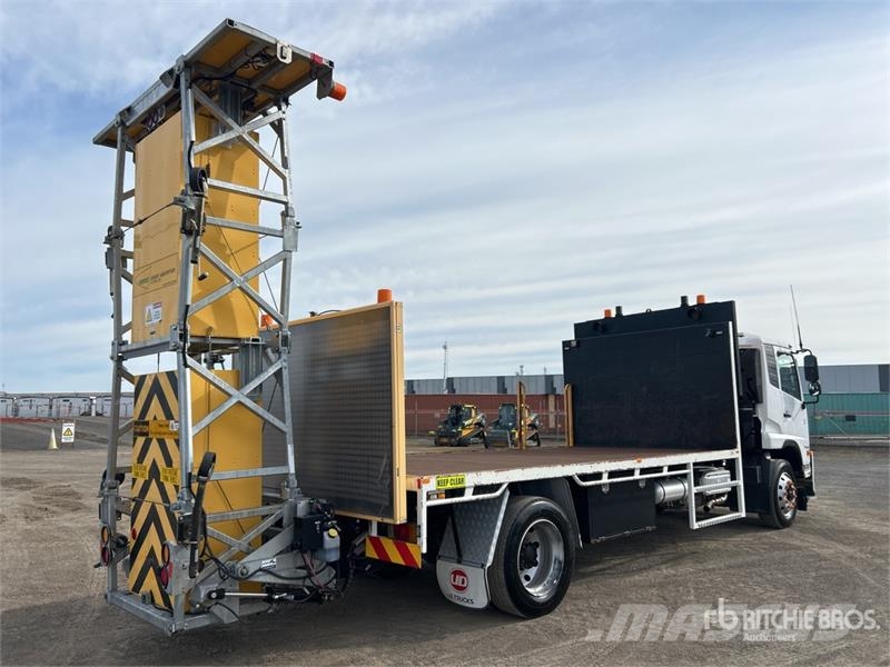 UD Condor PKC8E 4x2 Attenuator Truck Munitsipaalsõidukid
