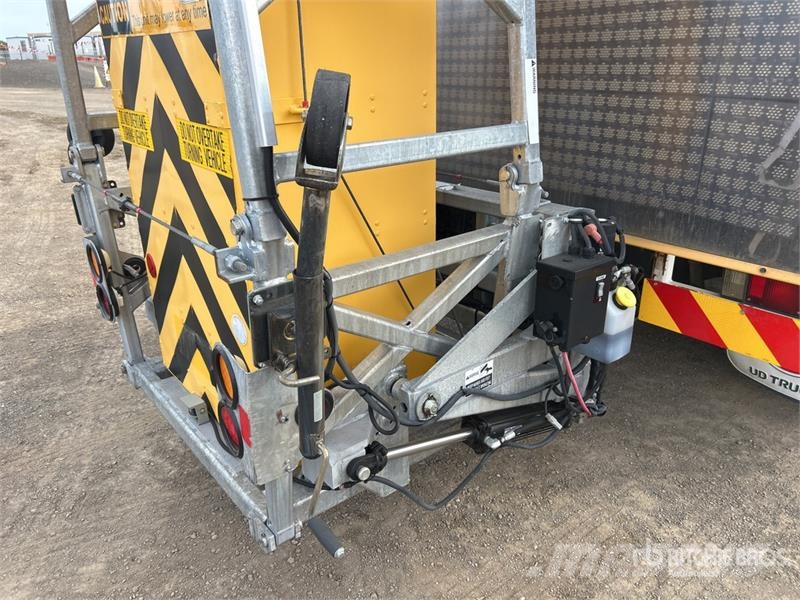 UD Condor PKC8E 4x2 Attenuator Truck Munitsipaalsõidukid