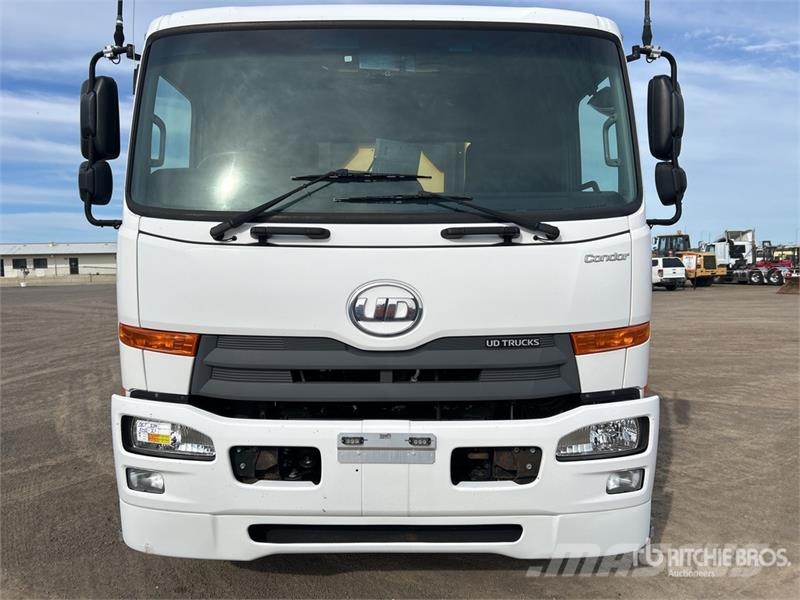 UD Condor PKC8E 4x2 Attenuator Truck Munitsipaalsõidukid