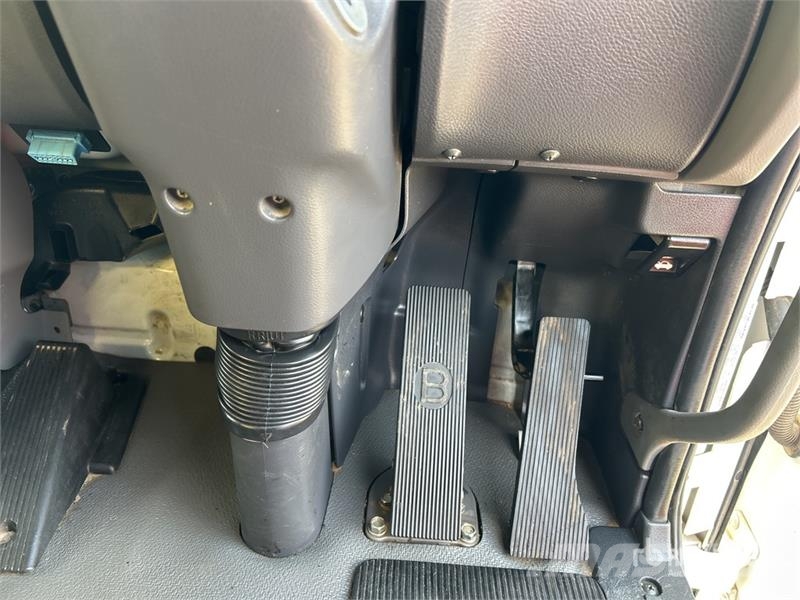 UD Condor PKC8E 4x2 Attenuator Truck Munitsipaalsõidukid