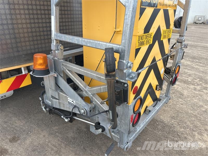 UD Condor PKC8E 4x2 Attenuator Truck Munitsipaalsõidukid