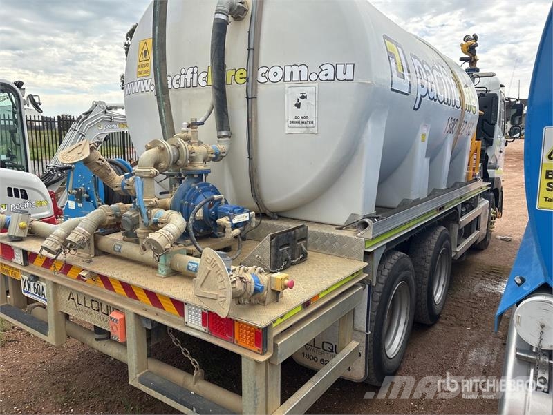 UD GW26460 14000 L 6x4 Water Truck Water bowser