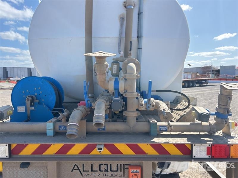 UD GW26460KAA 6x4 14,000 L Water Truck Water tankers