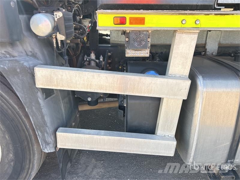 UD GW26460KAA 6x4 14,000 L Water Truck Water tankers