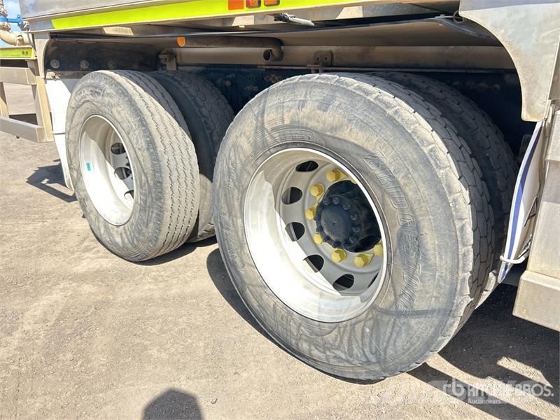 UD GW26460KAA 6x4 14,000 L Water Truck Water tankers