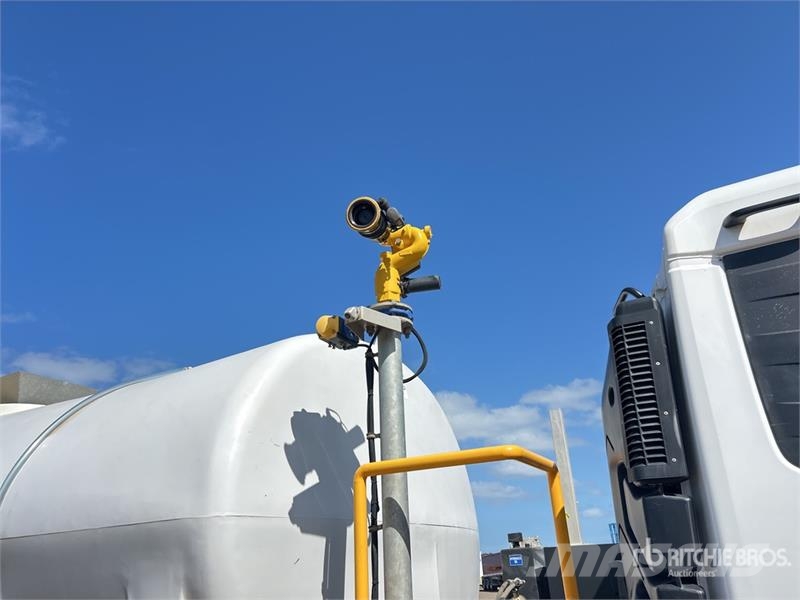 UD GW26460KAA 6x4 14,000 L Water Truck Water tankers