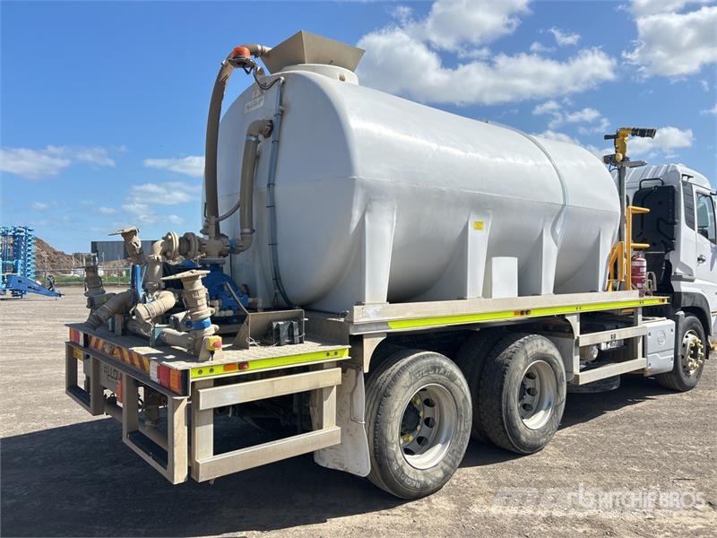 UD Quon GW 26460 14000 L 6x4 Water Truck Vanningsvogn for støvdemping