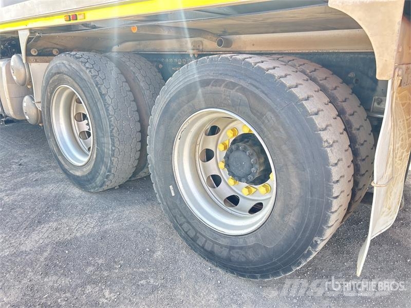 UD Quon GW 26460 14000 L 6x4 Water Truck Vanningsvogn for støvdemping