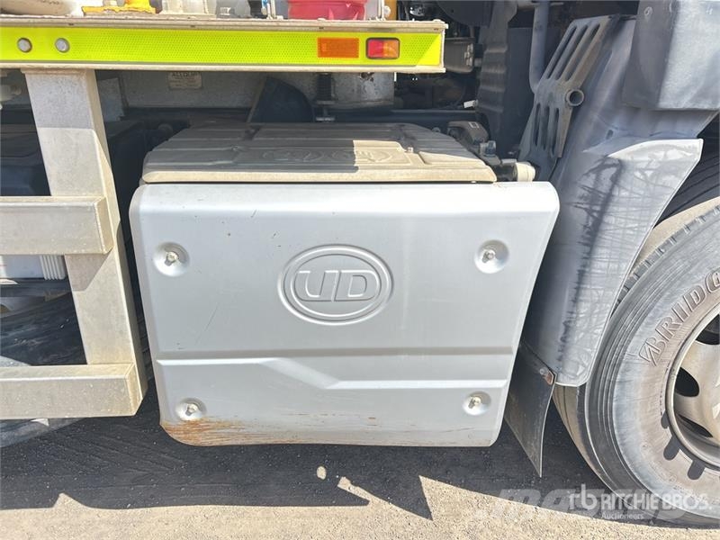 UD Quon GW 26460 14000 L 6x4 Water Truck Vanningsvogn for støvdemping