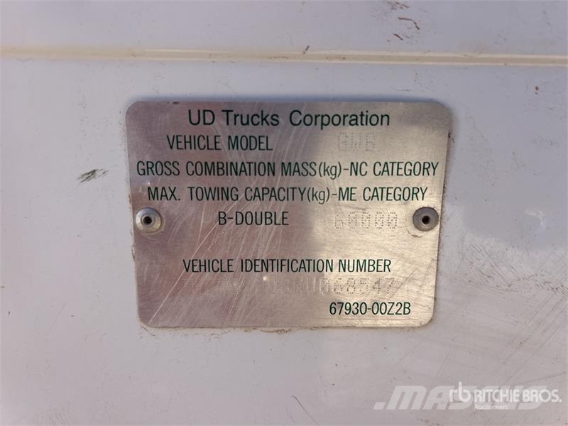 UD Quon GW 26460 14000 L 6x4 Water Truck Autocisterne