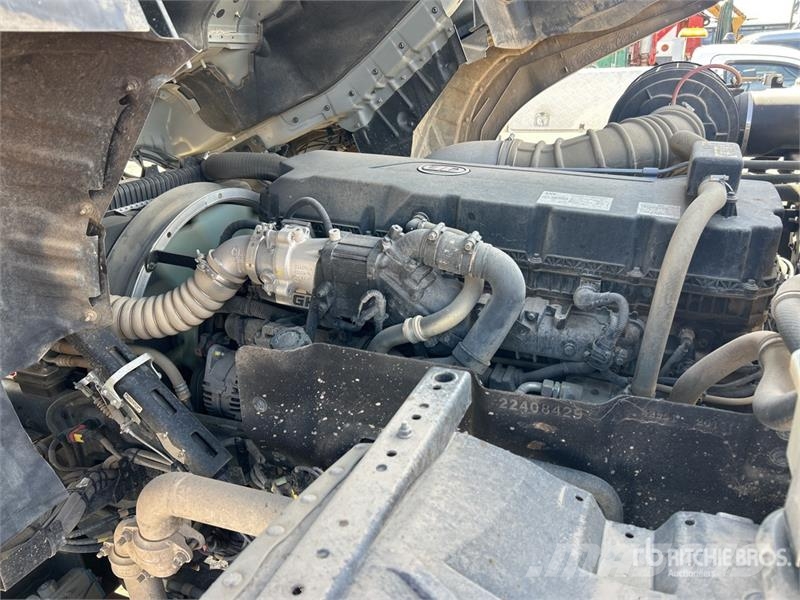 UD Quon GW 26460 14000 L 6x4 Water Truck Vanningsvogn for støvdemping