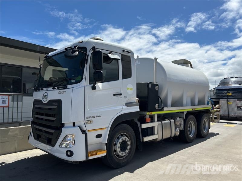 UD Quon GW26.460 14000 L 6x4 Water Truck Cisterny na vodu