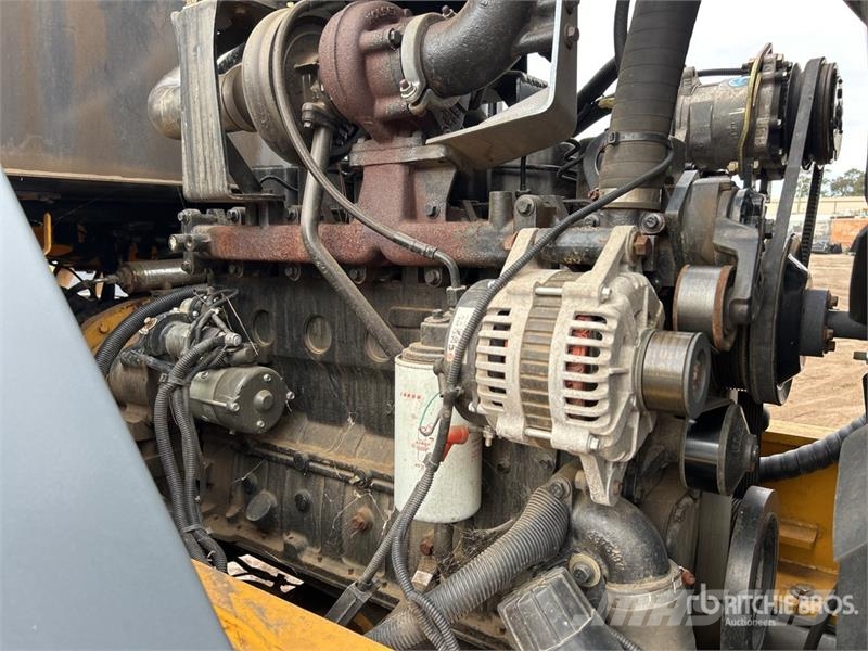  UHI UWL350 Wheel Loader Gumikerekes homlokrakodók