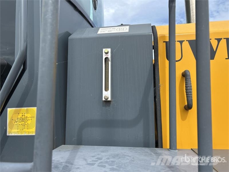  UHI UWL350 Wheel Loader Gumikerekes homlokrakodók