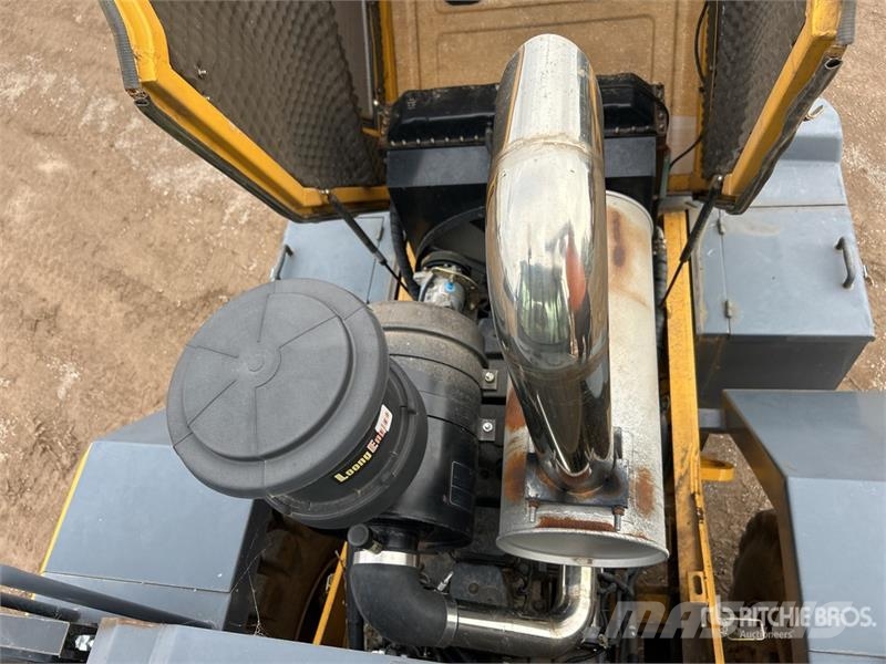  UHI UWL350 Wheel Loader Gumikerekes homlokrakodók