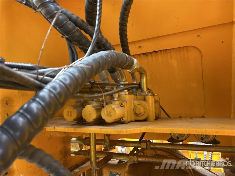  UHI UWL350 Wheel Loader Gumikerekes homlokrakodók