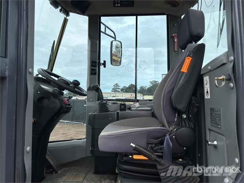  UHI UWL350 Wheel Loader Gumikerekes homlokrakodók