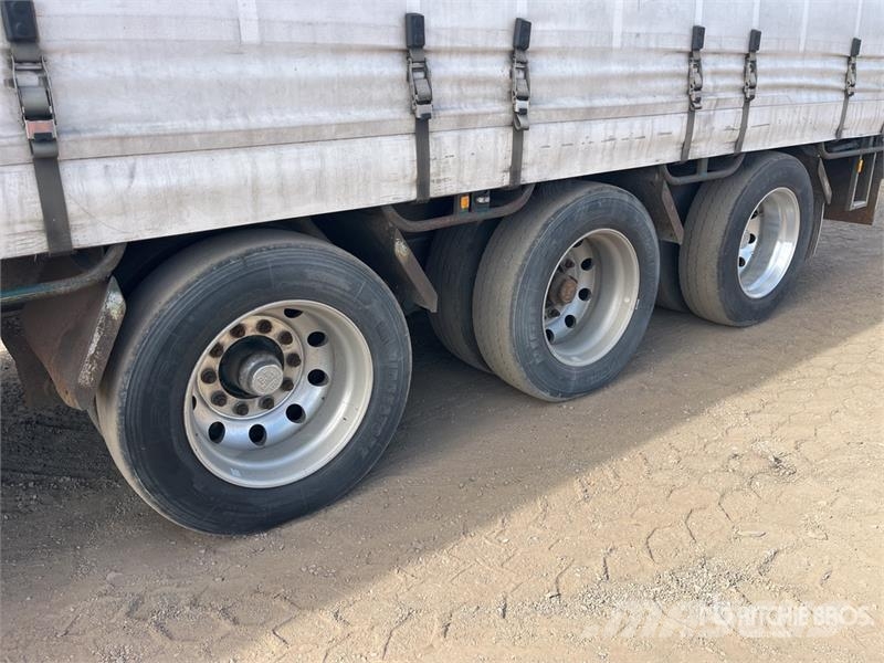Vawdrey 13.2 m Tri/A Step Deck Curtain Side Trailer Брезентови ремаркета