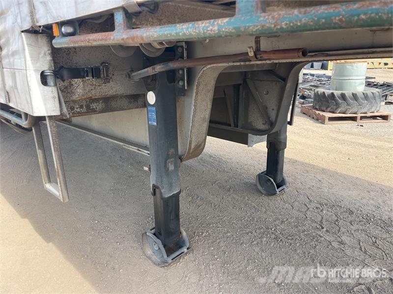 Vawdrey 13.2 m Tri/A Step Deck Curtain Side Trailer Брезентови ремаркета