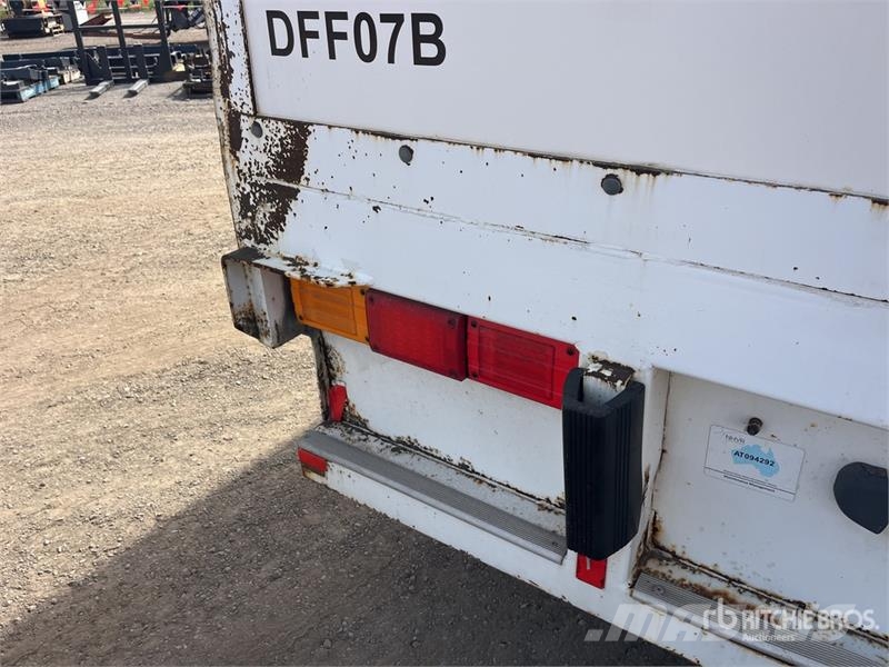 Vawdrey 13.2 m Tri/A Step Deck Curtain Side Trailer Брезентови ремаркета