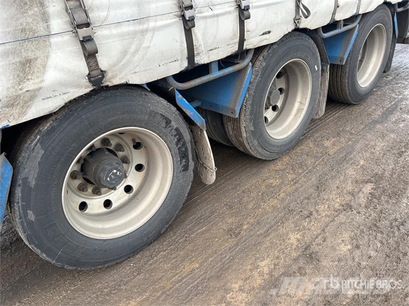 Vawdrey 13.3 m Tri/A Step Deck Curtain Side Trailer カーテンサイダートレーラー