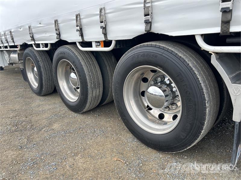 Vawdrey 13.4 m Tri/A Step Deck Curtain Side Trailer Kapell trailer/semi