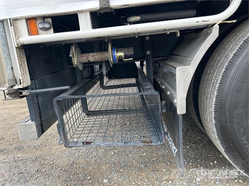 Vawdrey 13.4 m Tri/A Step Deck Curtain Side Trailer Kapell trailer/semi