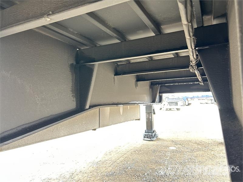 Vawdrey 13.4 m Tri/A Step Deck Curtain Side Trailer Kapell trailer/semi