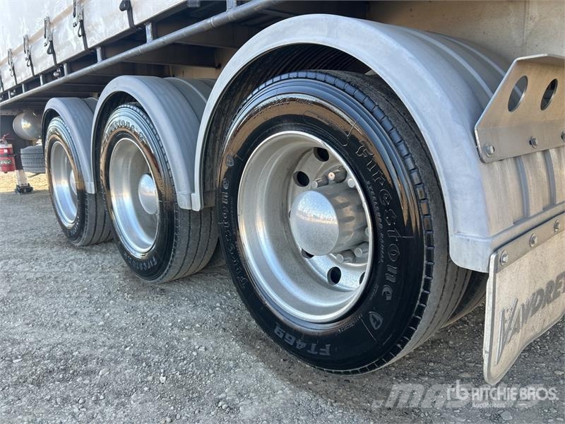 Vawdrey 13 m Tri/A Curtain Side Trailer Curtainsider trailers