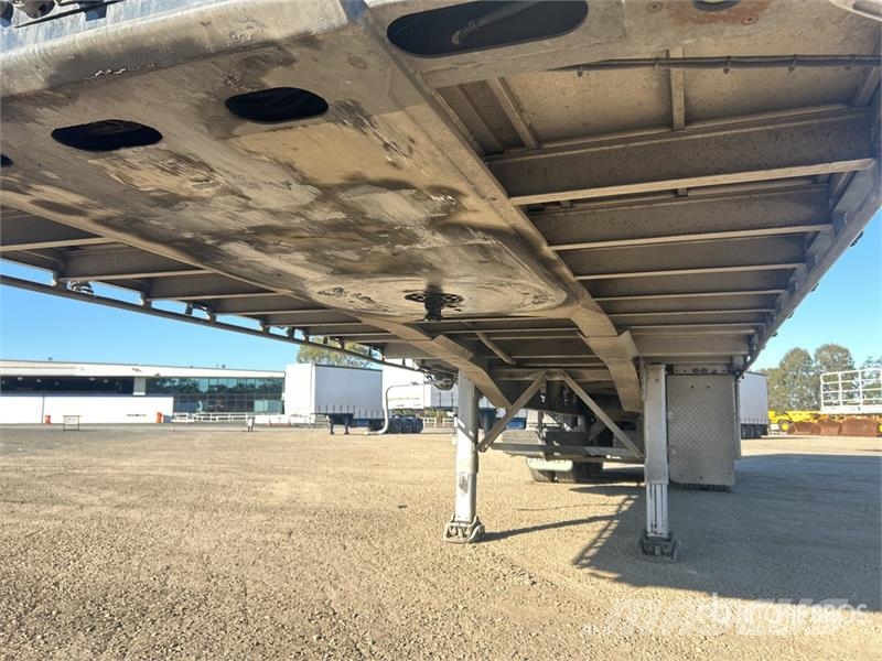 Vawdrey 13 m Tri/A Curtain Side Trailer Curtainsider trailers