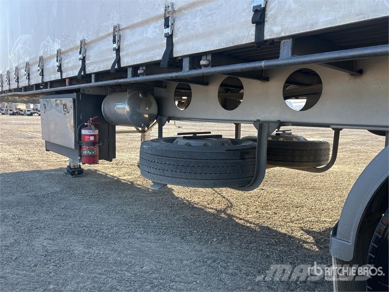 Vawdrey 13 m Tri/A Curtain Side Trailer Curtainsider trailers