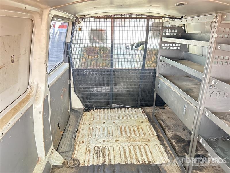 Volkswagen Transporter Passenger Van Lieferwagen