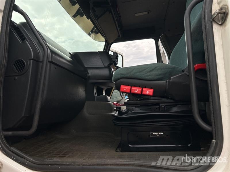 Volvo FH12 8x4 Twin-Steer Rollback Truck Grúas de vehículo