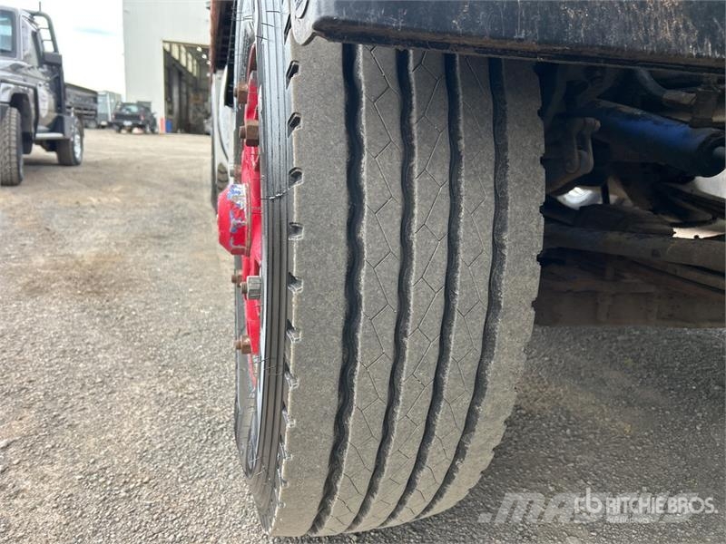 Volvo FH12 8x4 Twin-Steer Rollback Truck Grúas de vehículo