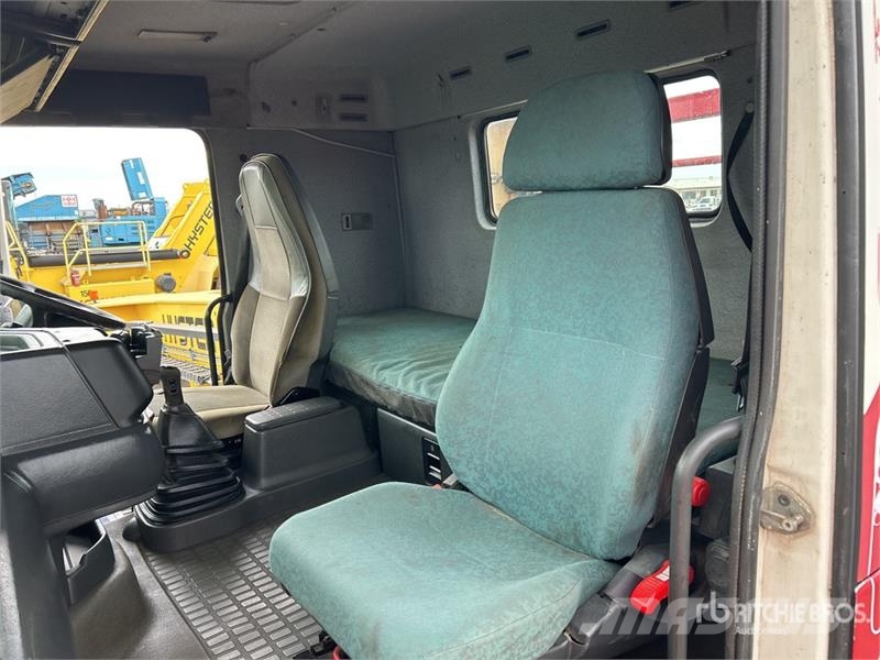Volvo FH12 8x4 Twin-Steer Rollback Truck Grúas de vehículo
