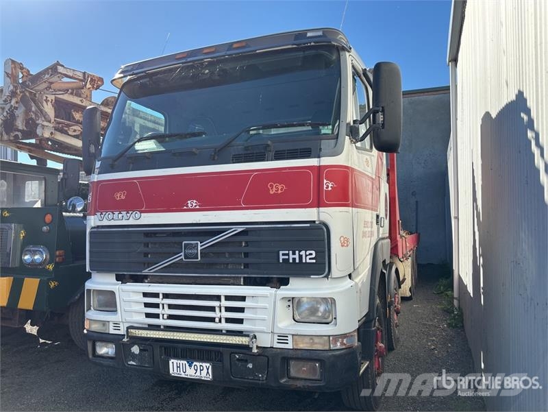 Volvo FH12 8x4 Twin-Steer Rollback Truck Puksiirid