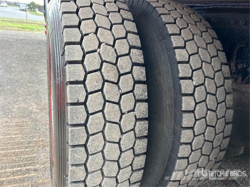 Volvo FH12 8x4 Twin-Steer Rollback Truck Grúas de vehículo